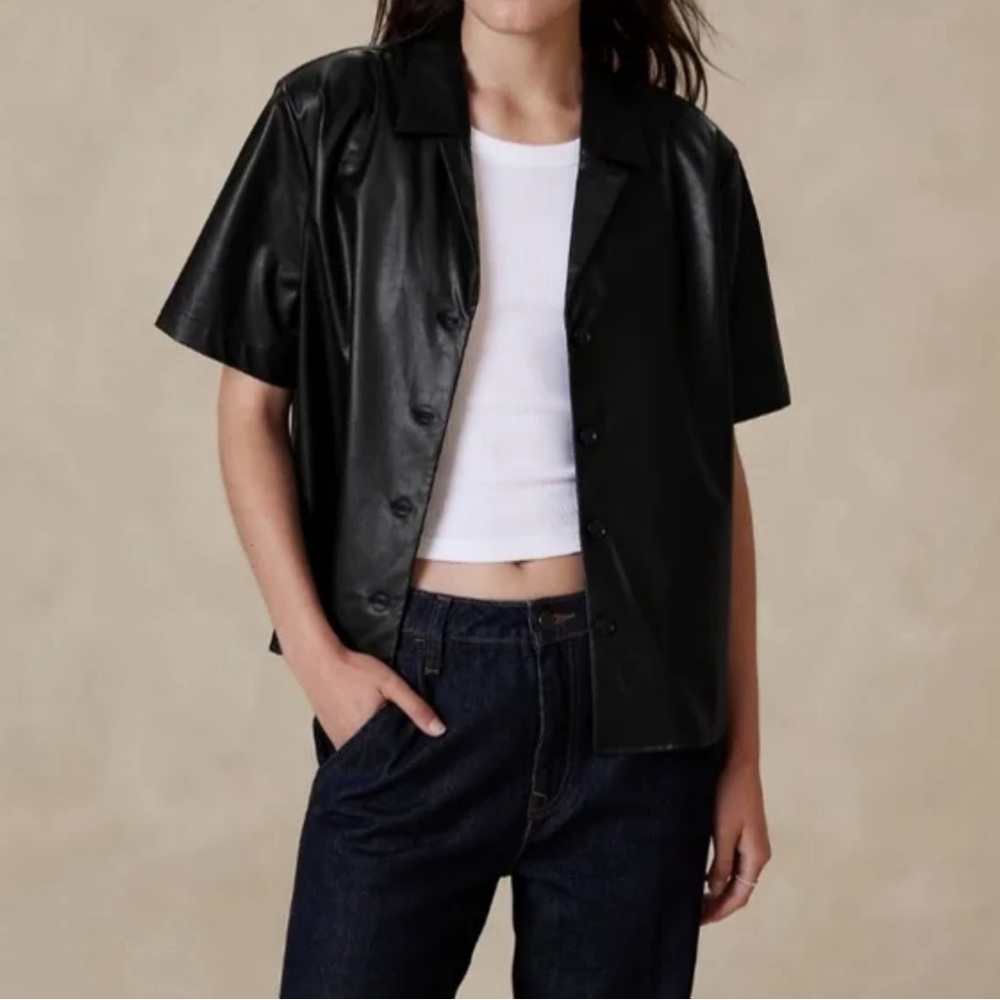 NWT VEGAN LEATHER Banana Republic Black Button Short Sleeve Top Size XS